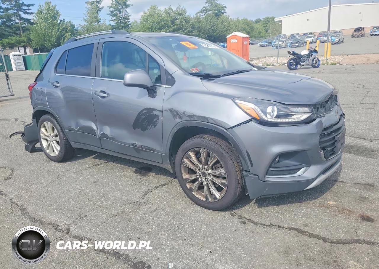 2020 Chevrolet Trax Premier VIN:3GNCJRSBXLL196699 - 4