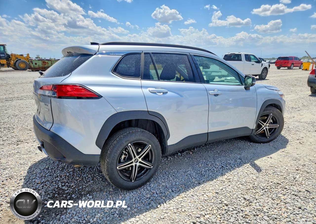2025 Toyota Corolla Cross Xle VIN:7MUDAABG3SV134442 - 3