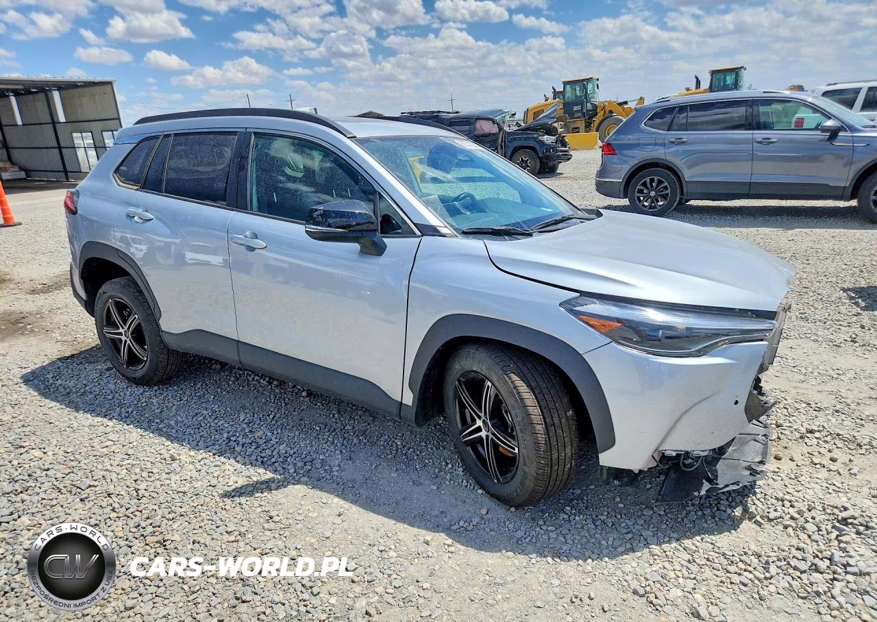 2025 Toyota Corolla Cross Xle VIN:7MUDAABG3SV134442 - 4