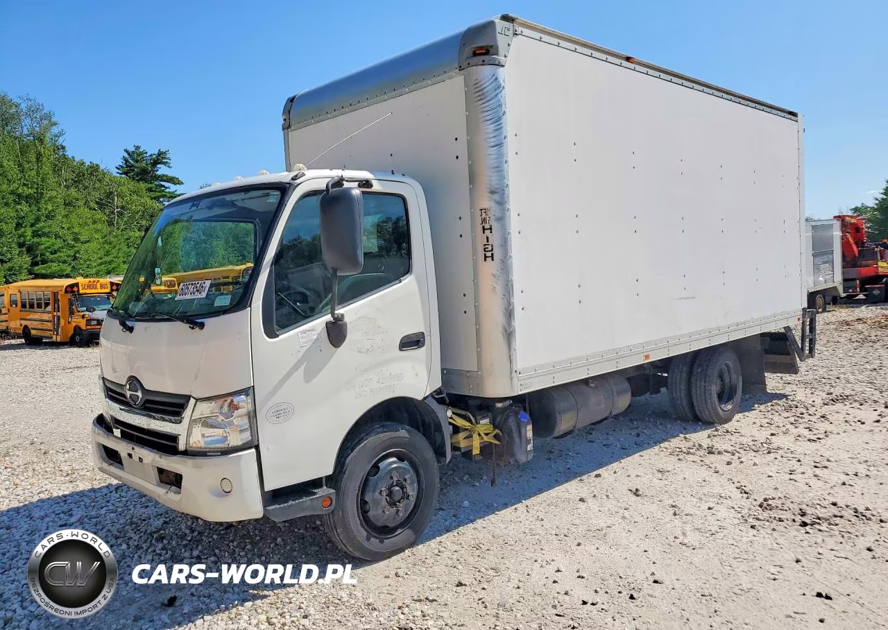 2017 Hino 195