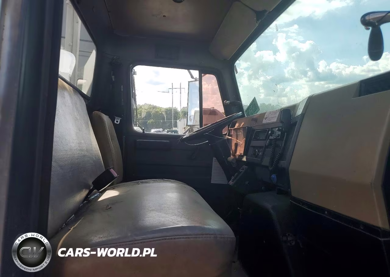 1995 International 4000 4700 - Utility - Service Truck VIN:1HTSCACL2SH633392 - 10