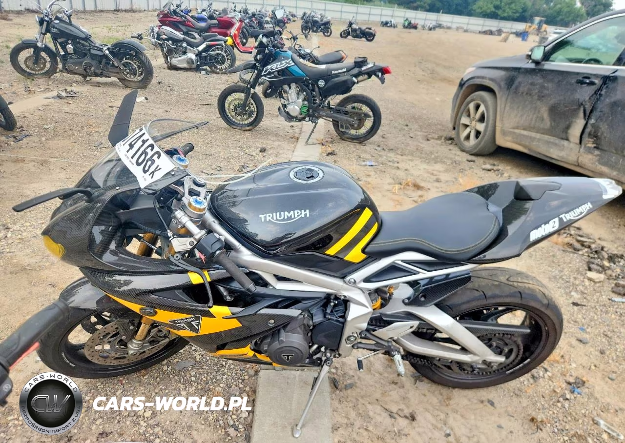 2020 Triumph Motorcycle Daytona Moto2 765 VIN:SMTA204K6LJAB3960 - 3