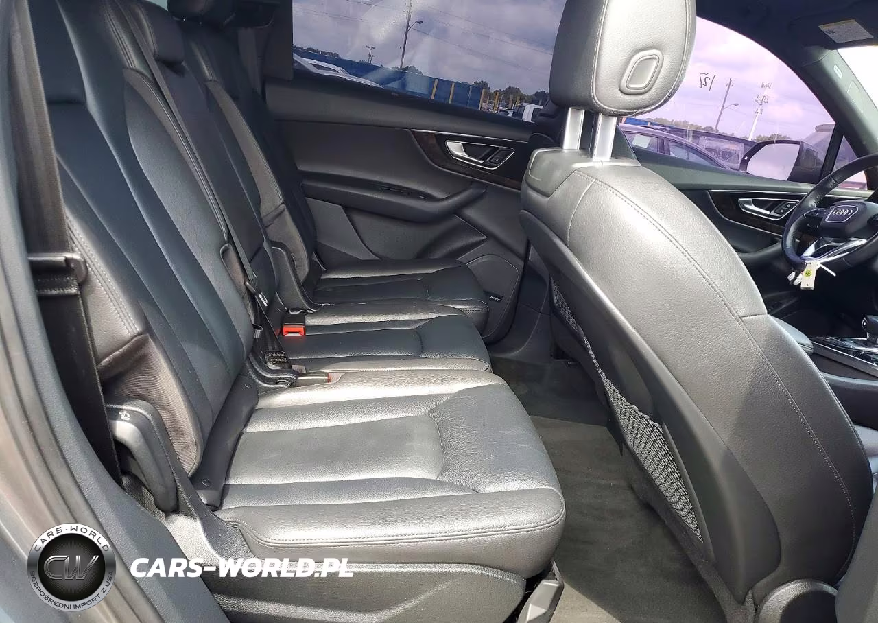 2018 Audi Q7 Premium Plus VIN:WA1LAAF77JD041055 - 11