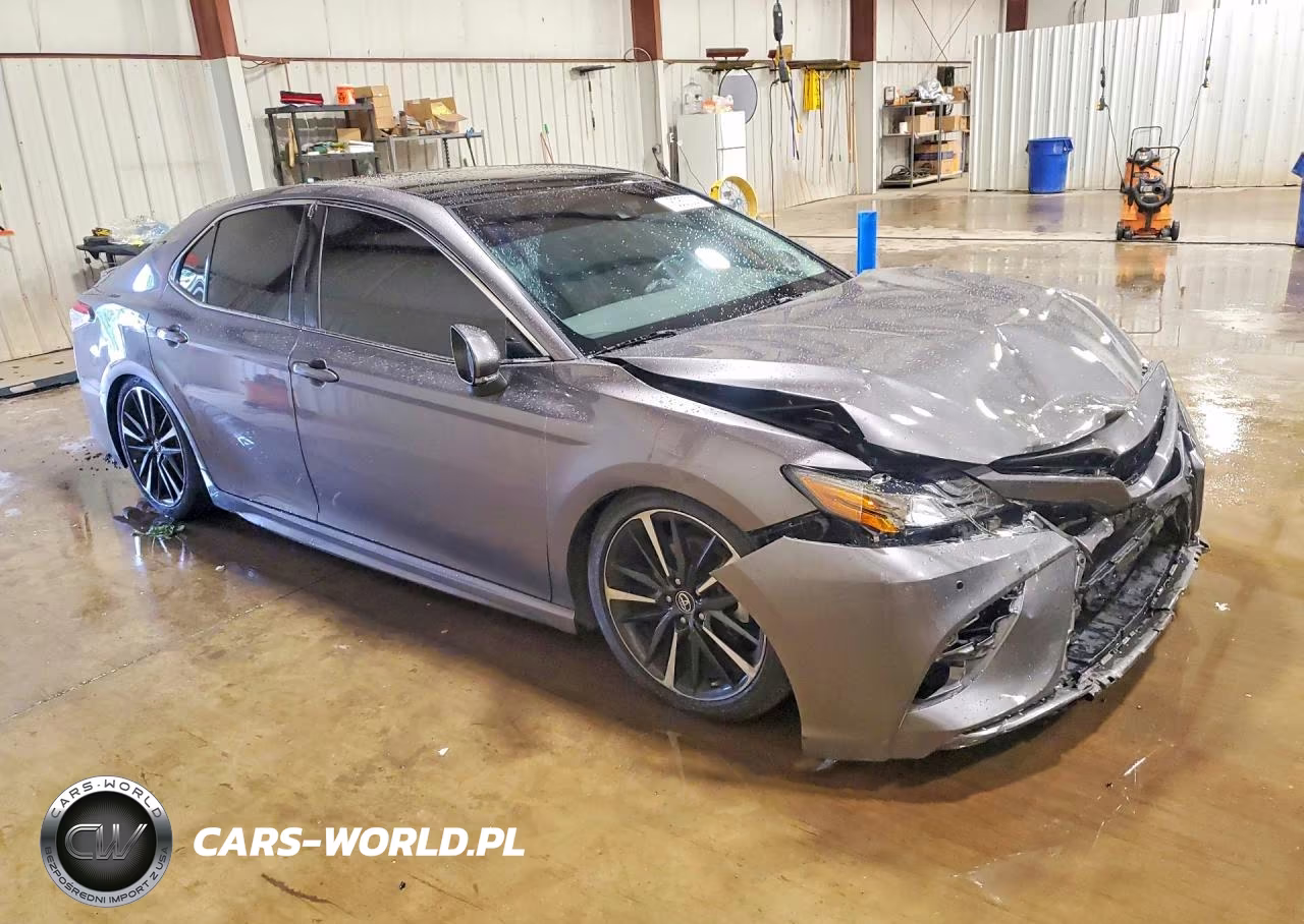 2018 Toyota Camry Xse VIN:4T1B61HKXJU136175 - 4