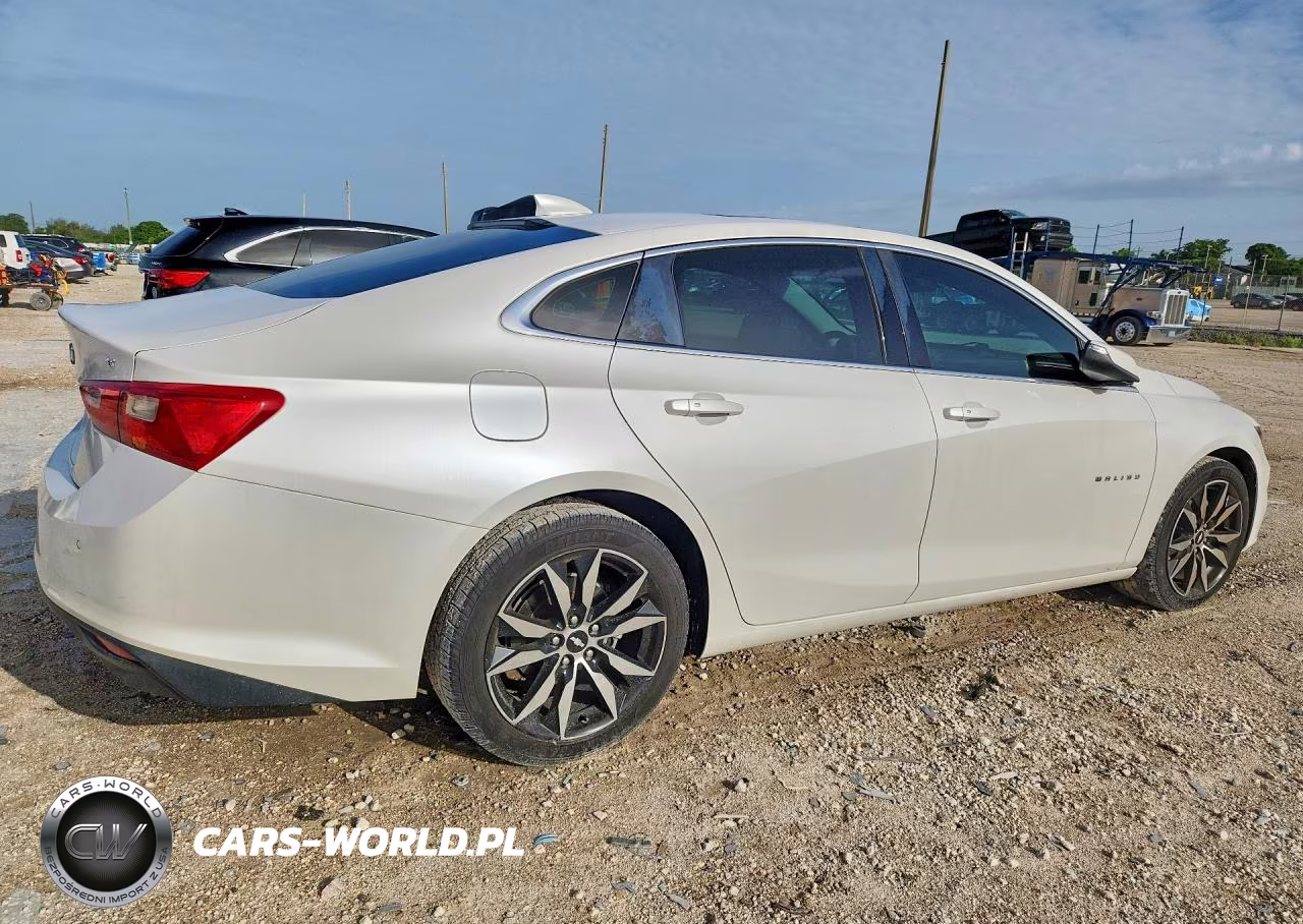2018 Chevrolet Malibu VIN:1G1ZD5ST3JF258200 - 3