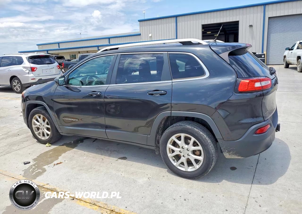 2015 Jeep Cherokee Latitude VIN:1C4PJLCB5FW766161 - 2