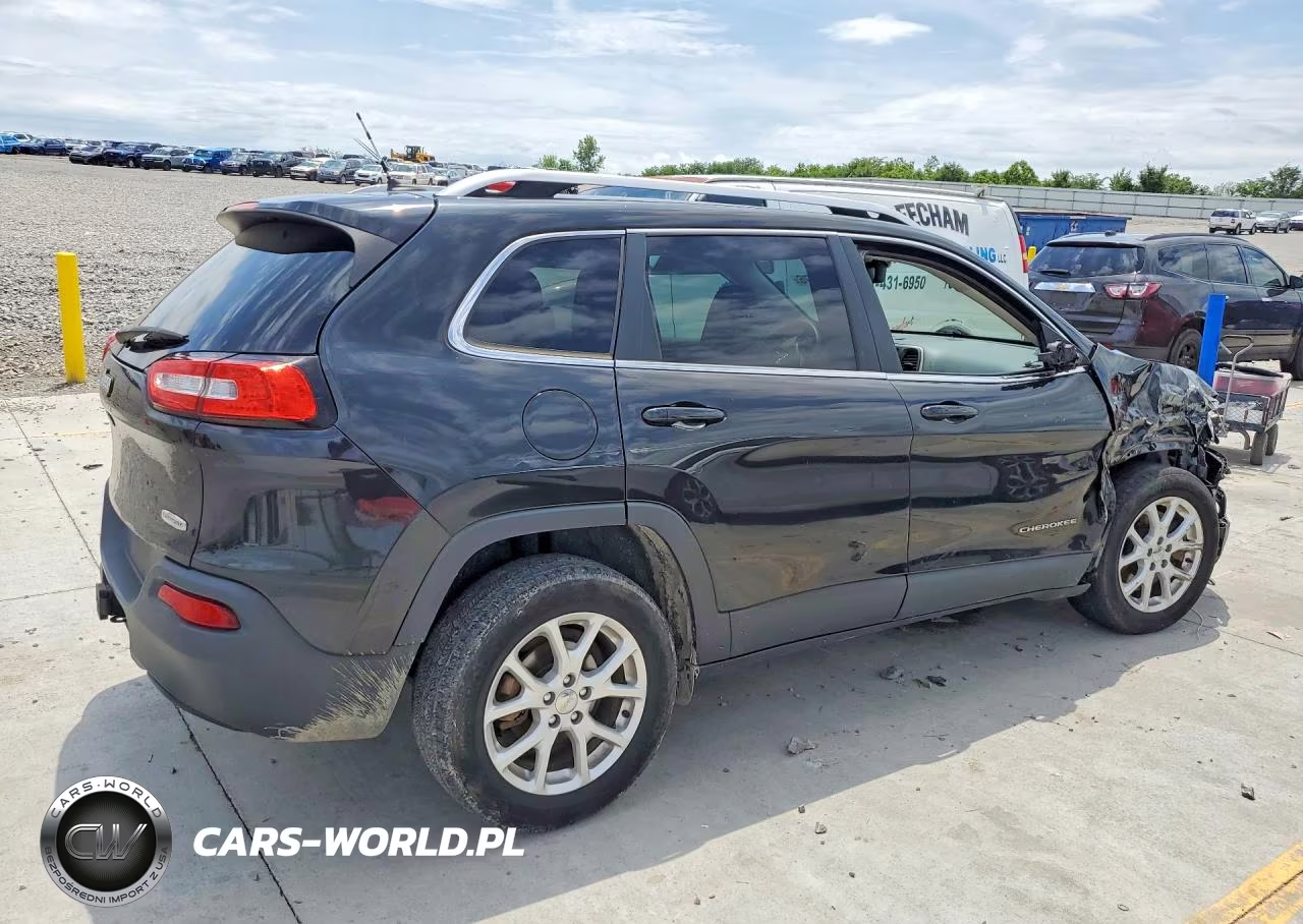 2015 Jeep Cherokee Latitude VIN:1C4PJLCB5FW766161 - 3
