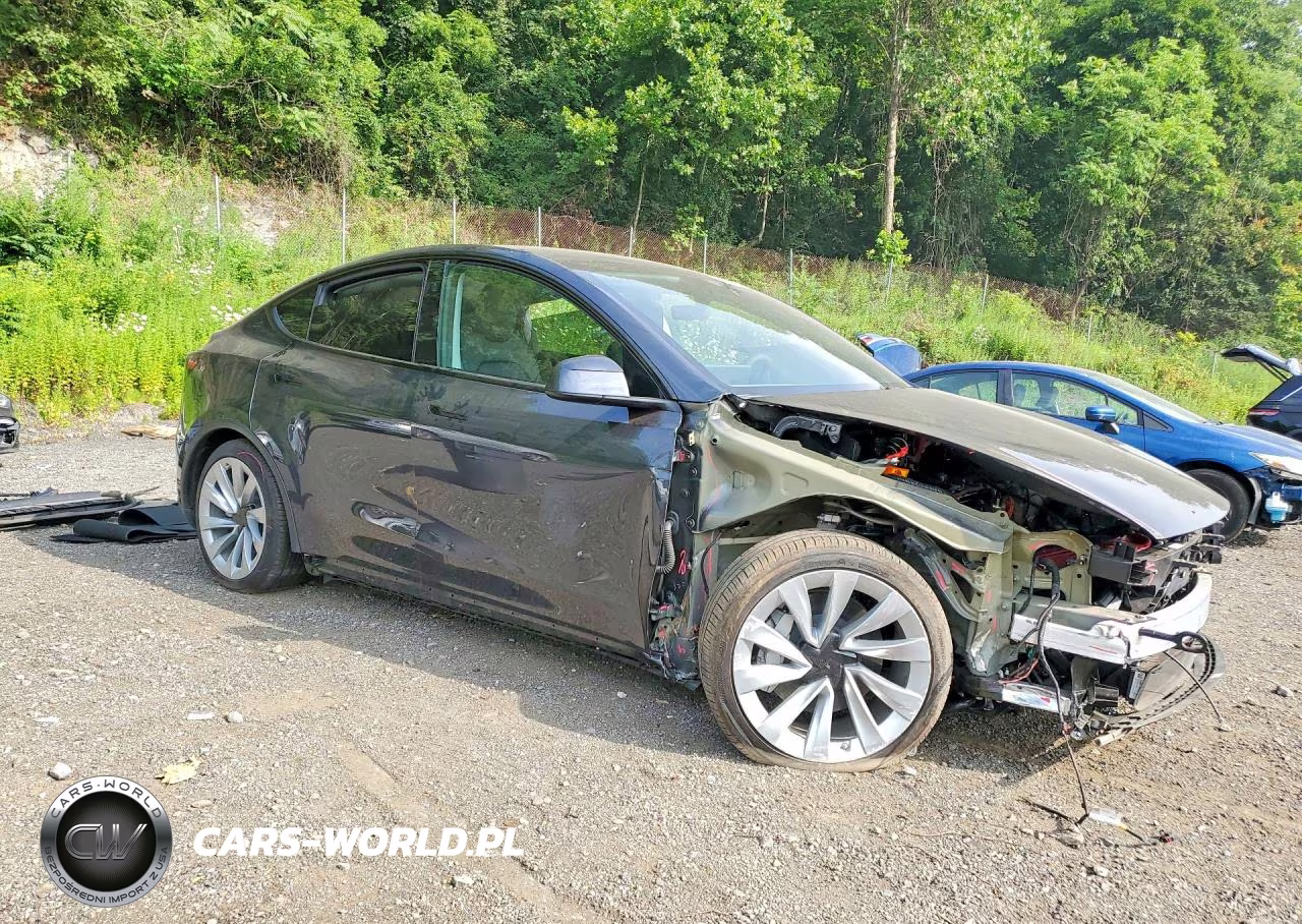 2026 Tesla Model Y VIN:7SAYGDED3TA432718 - 4