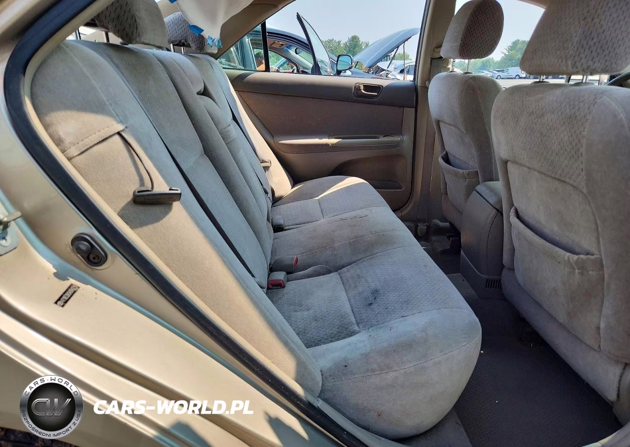 2004 Toyota Camry Le VIN:4T1BE32K34U940216 - 10