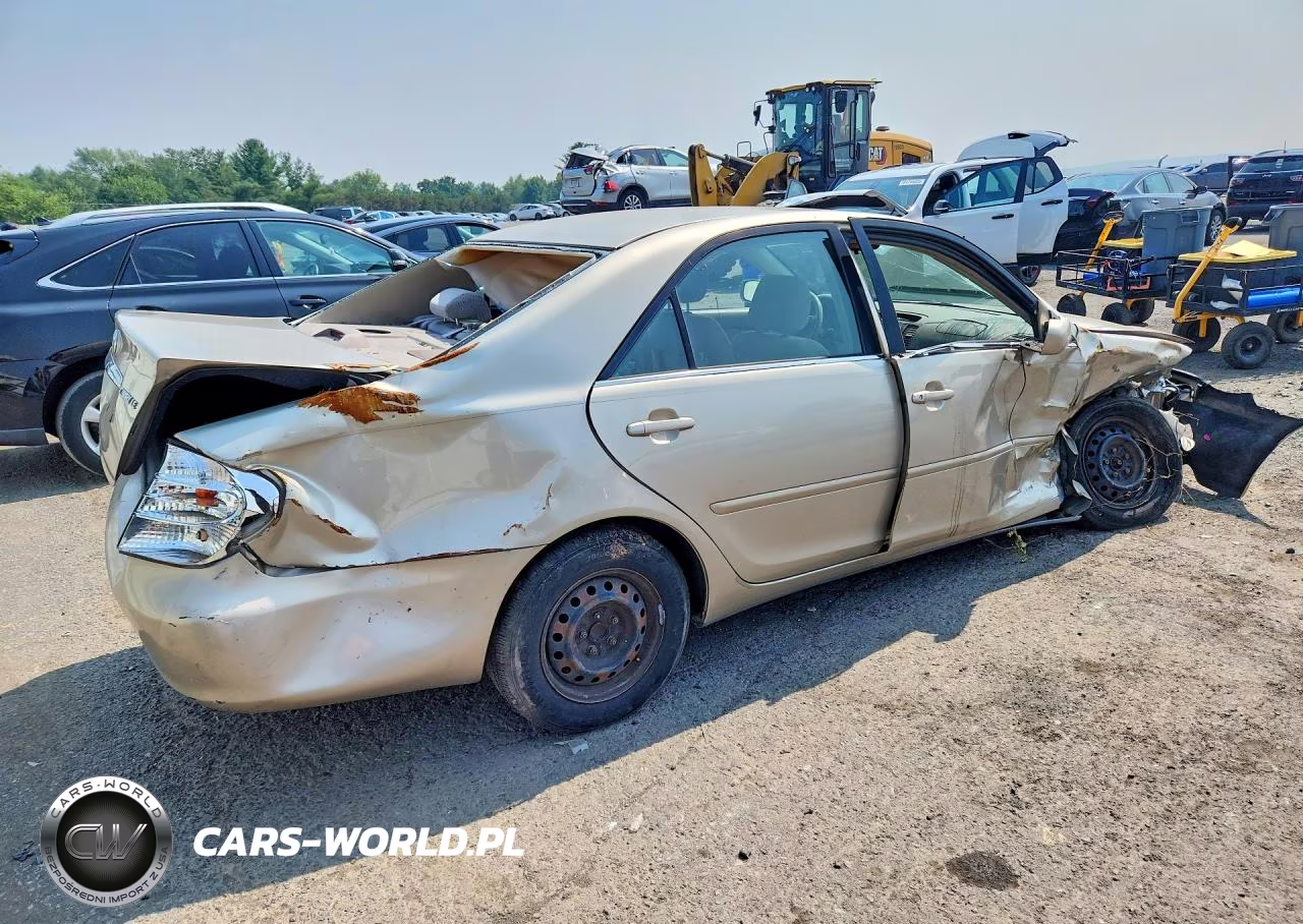 2004 Toyota Camry Le VIN:4T1BE32K34U940216 - 3