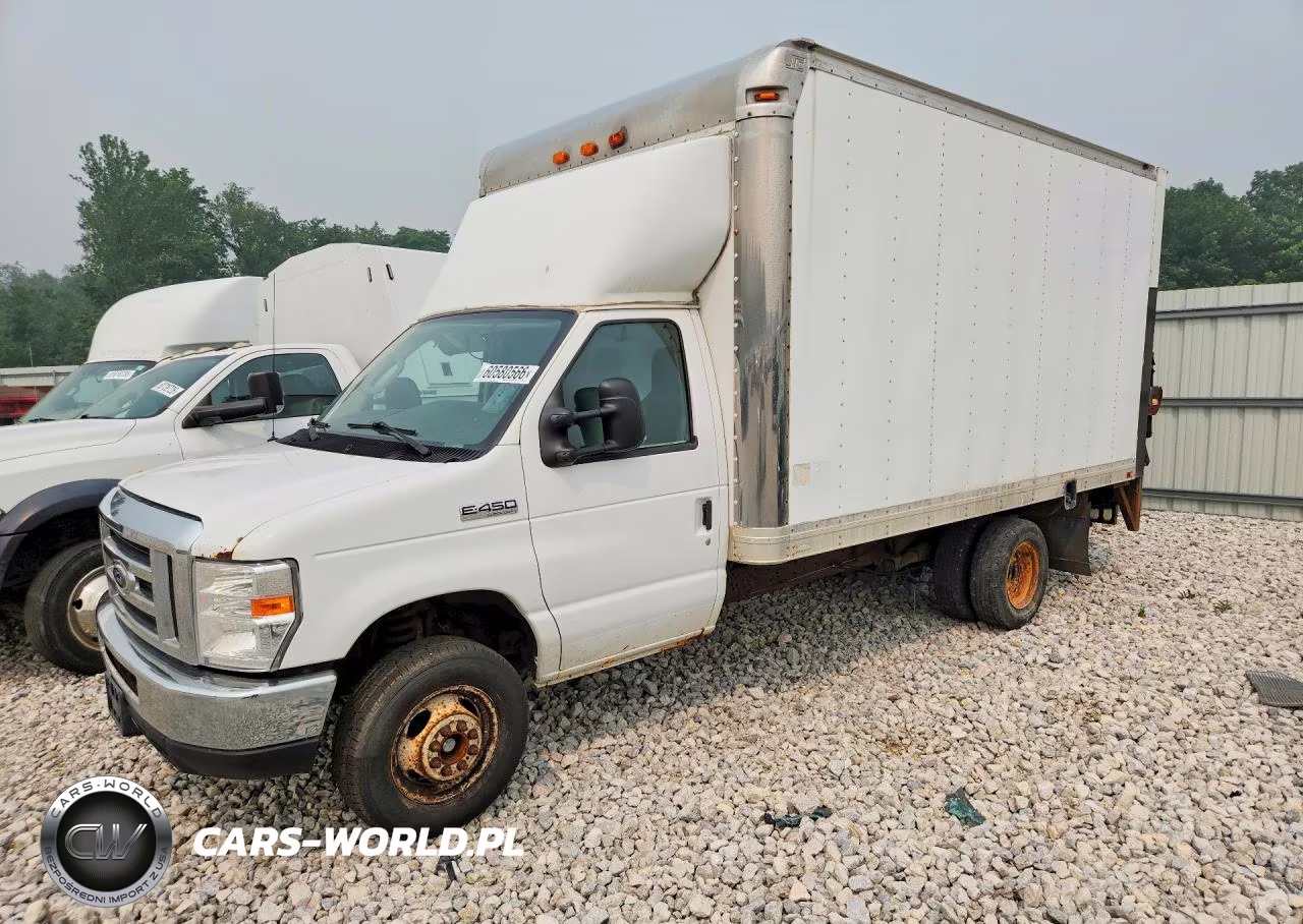 2017 Ford Econoline E450 Super Duty Cutaway Van