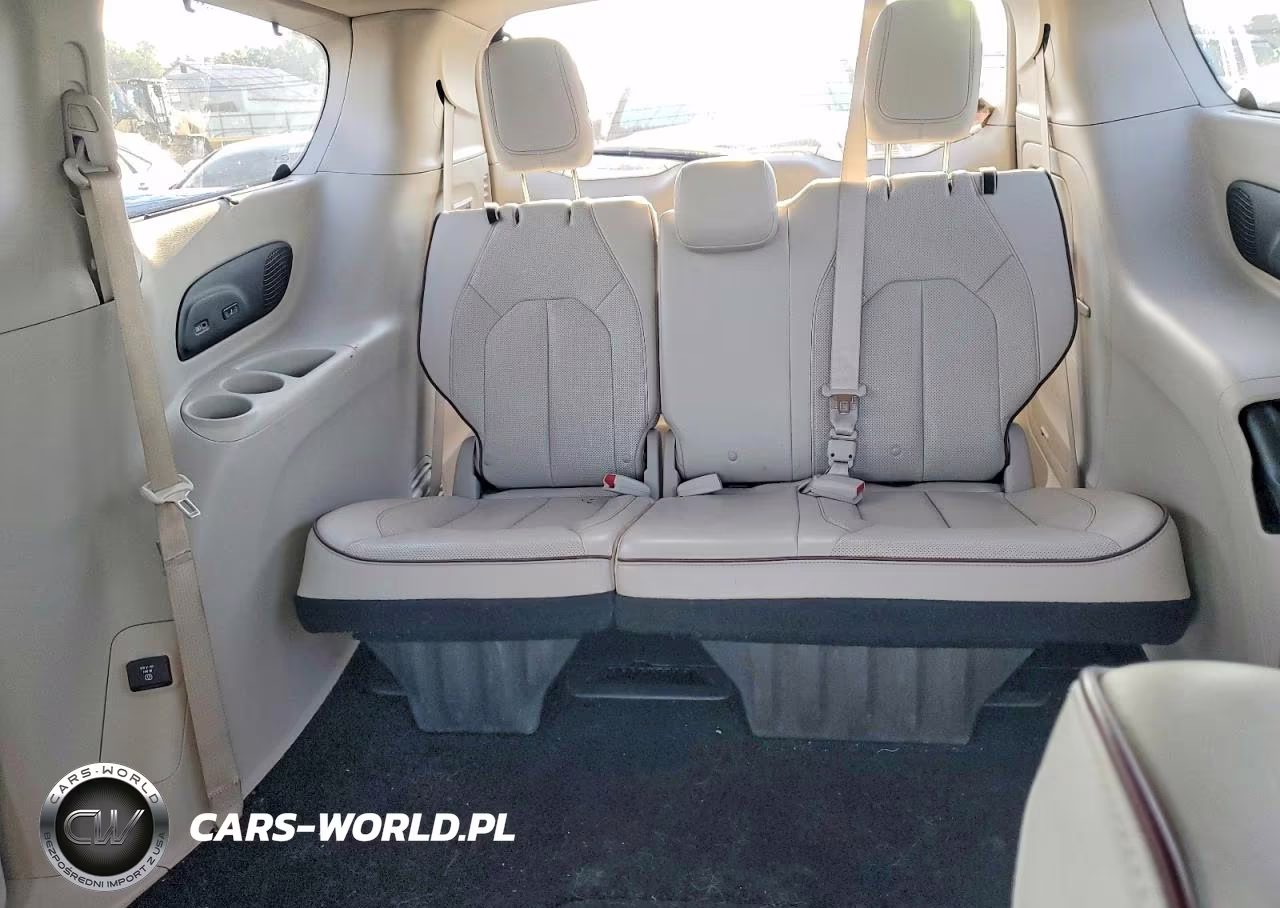 2018 Chrysler Pacifica VIN:2C4RC1GG2JR330768 - 10