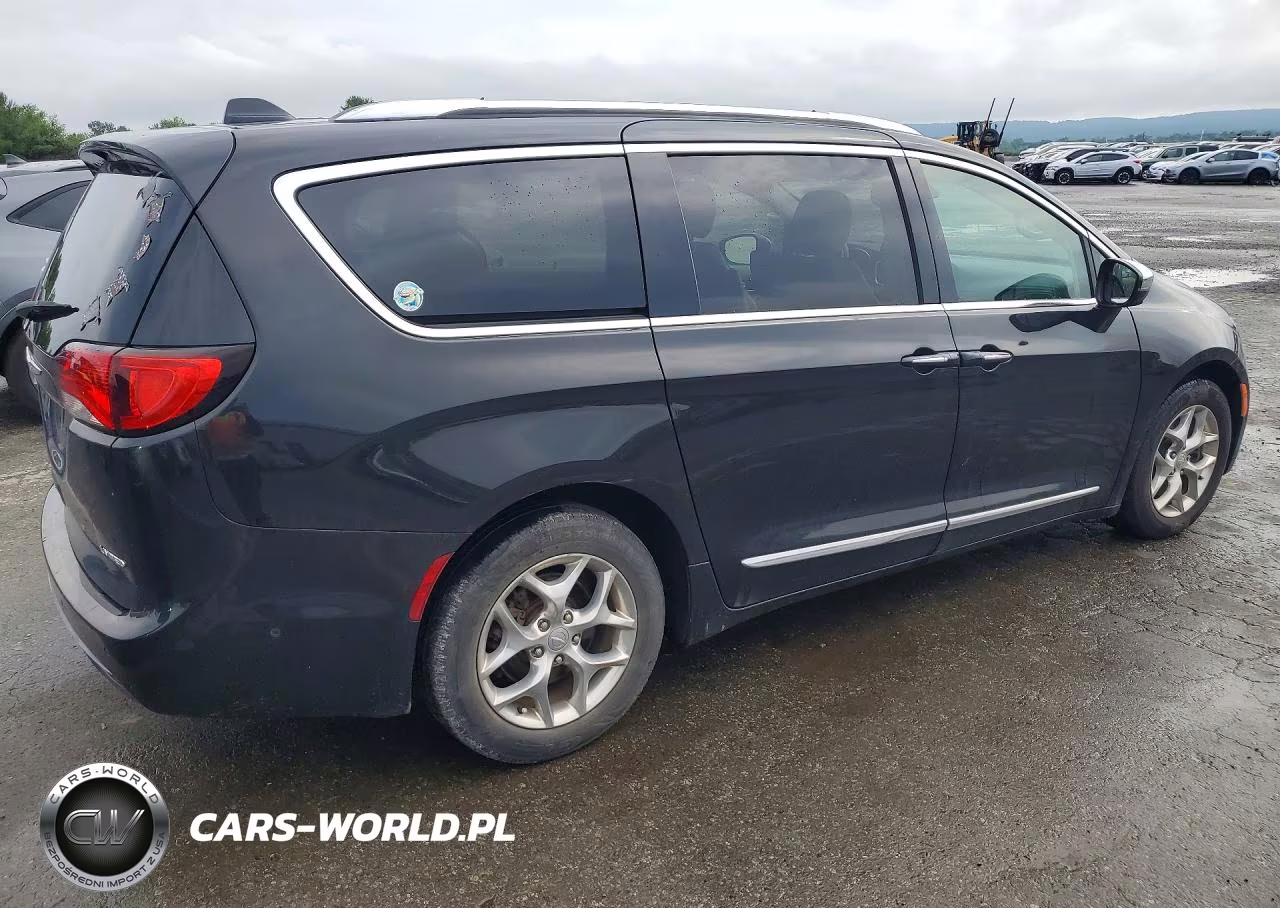 2018 Chrysler Pacifica VIN:2C4RC1GG2JR330768 - 3