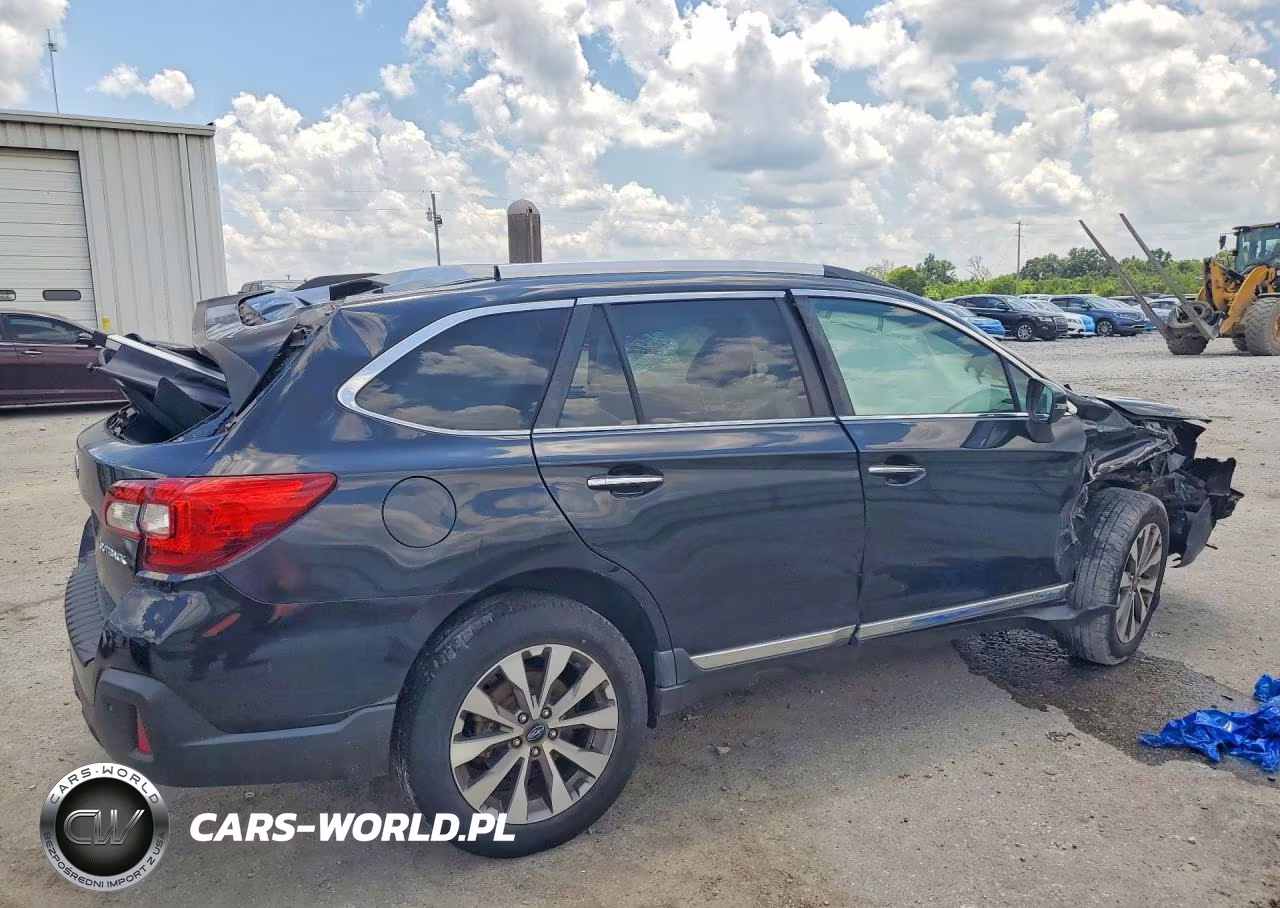 2018 Subaru Outback Touring VIN:4S4BSATC1J3226638 - 3