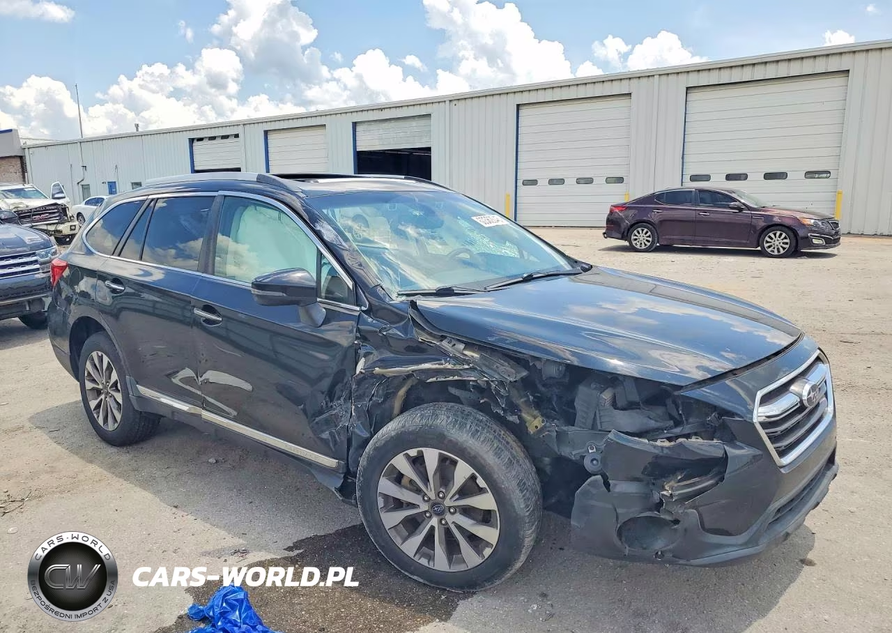2018 Subaru Outback Touring VIN:4S4BSATC1J3226638 - 4