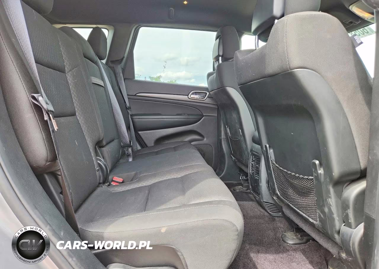 2018 Jeep Grand Cherokee Laredo VIN:1C4RJFAG0JC102823 - 11