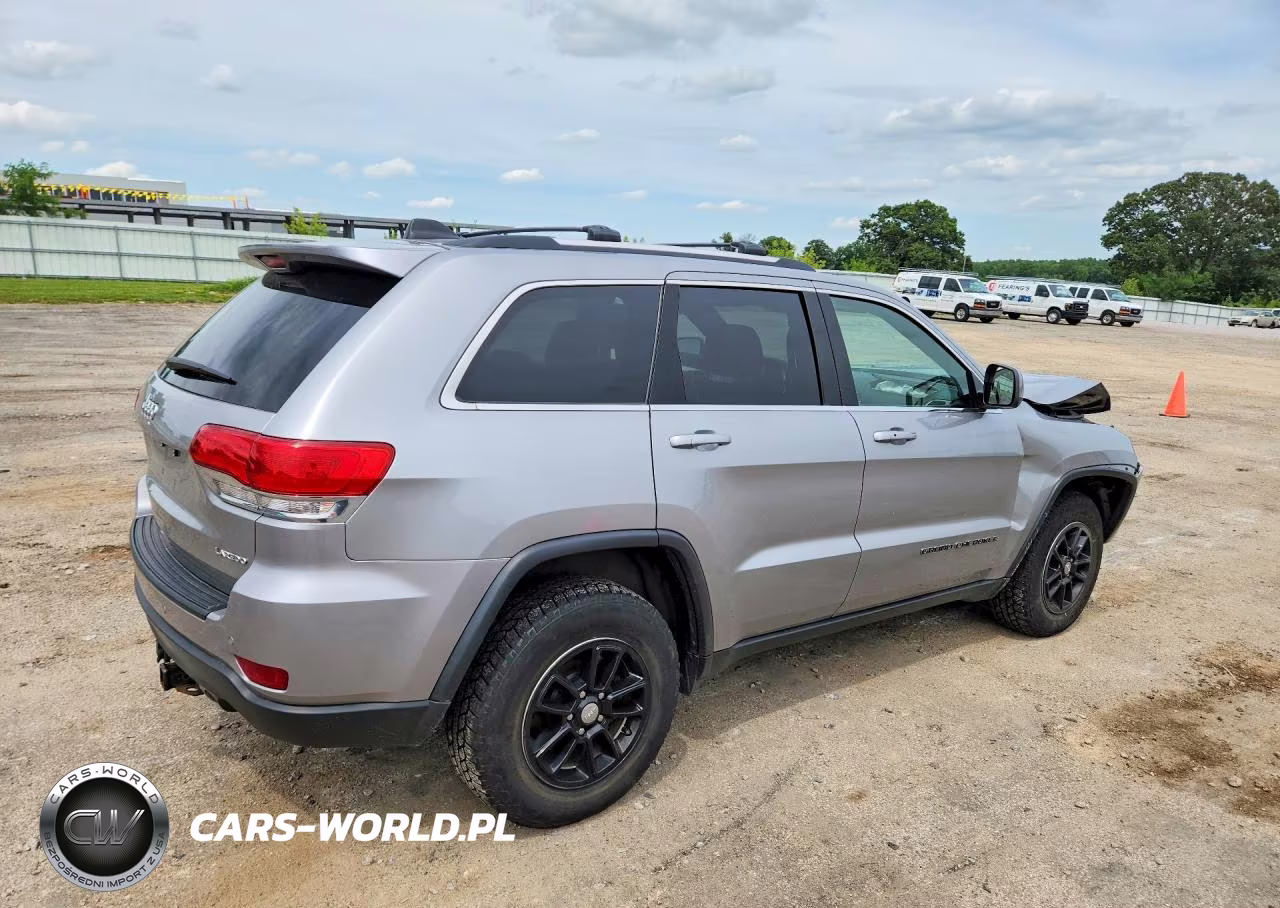 2018 Jeep Grand Cherokee Laredo VIN:1C4RJFAG0JC102823 - 3