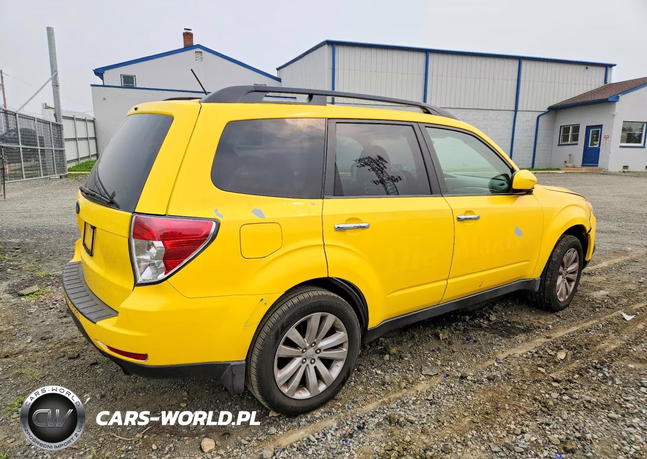 2013 Subaru Forester 2.5X Premium VIN:JF2SHADC8DH422635 - 3