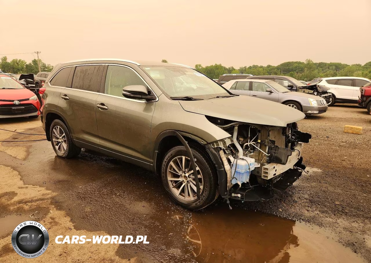 2018 Toyota Highlander Xle VIN:5TDJZRFH7JS910898 - 4