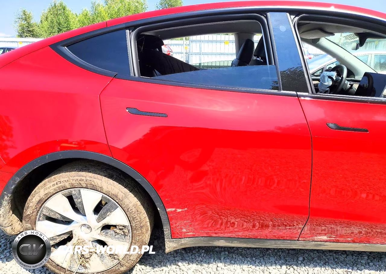 2023 Tesla Model Y VIN:7SAYGDEE8PF674535 - 11