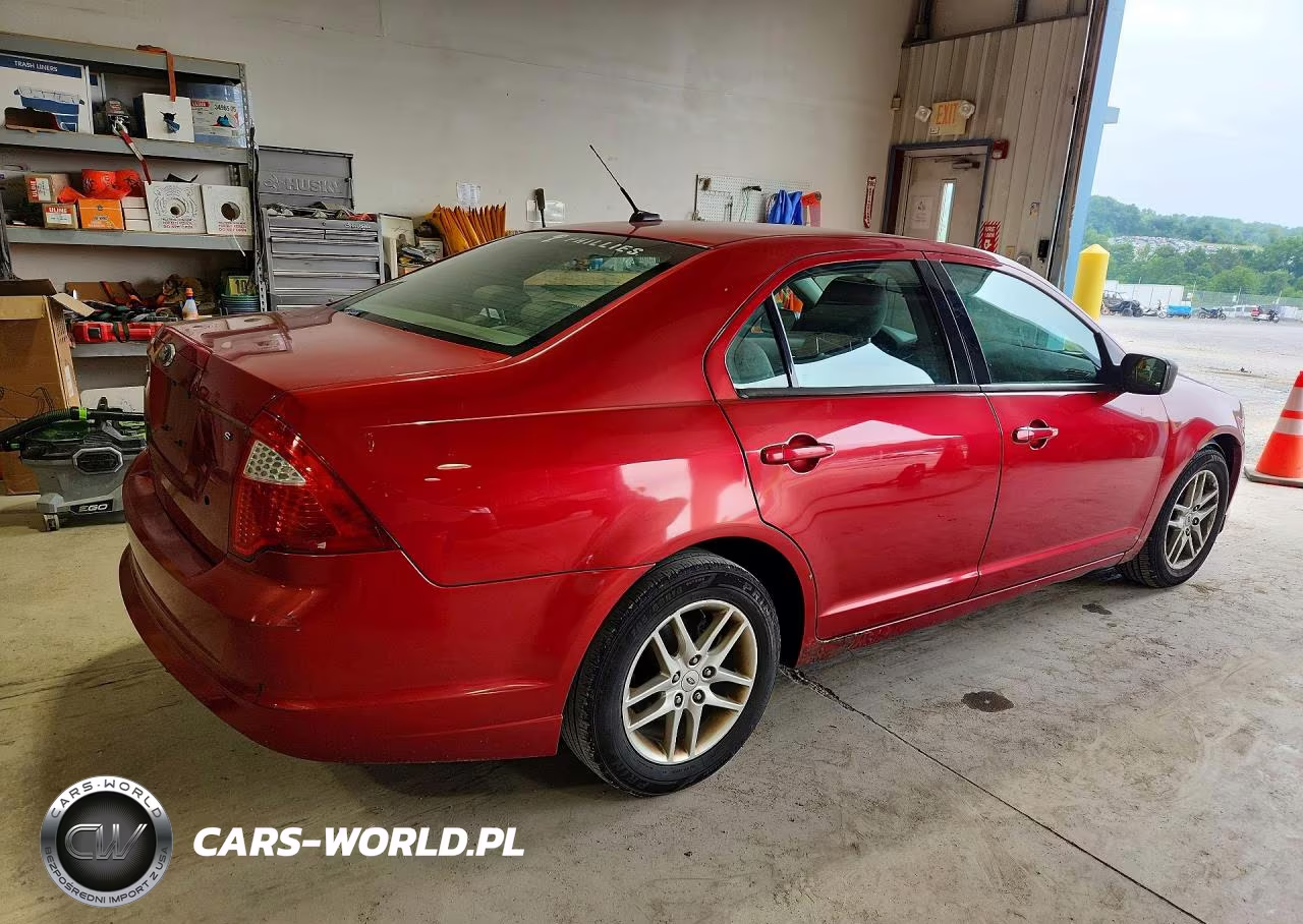 2010 Ford Fusion S VIN:3FAHP0GA7AR427096 - 3
