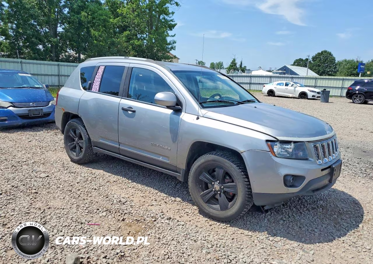 2015 Jeep Compass Latitude VIN:1C4NJDEB3FD323707 - 4