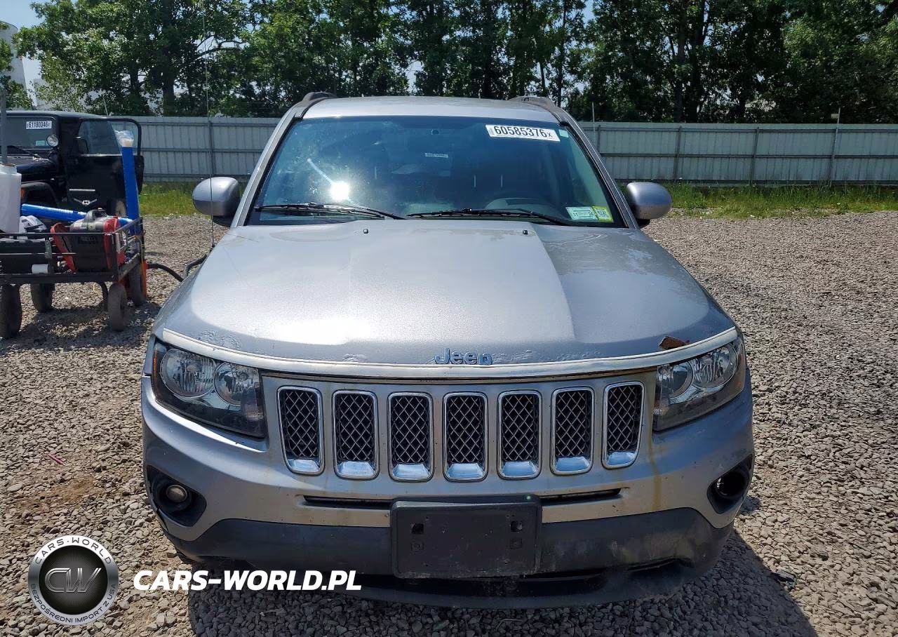 2015 Jeep Compass Latitude VIN:1C4NJDEB3FD323707 - 5