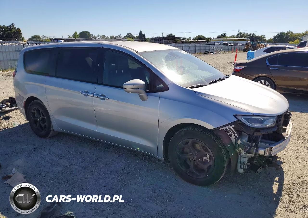 2022 Chrysler Pacifica Hybrid Touring L VIN:2C4RC1L74NR183655 - 4