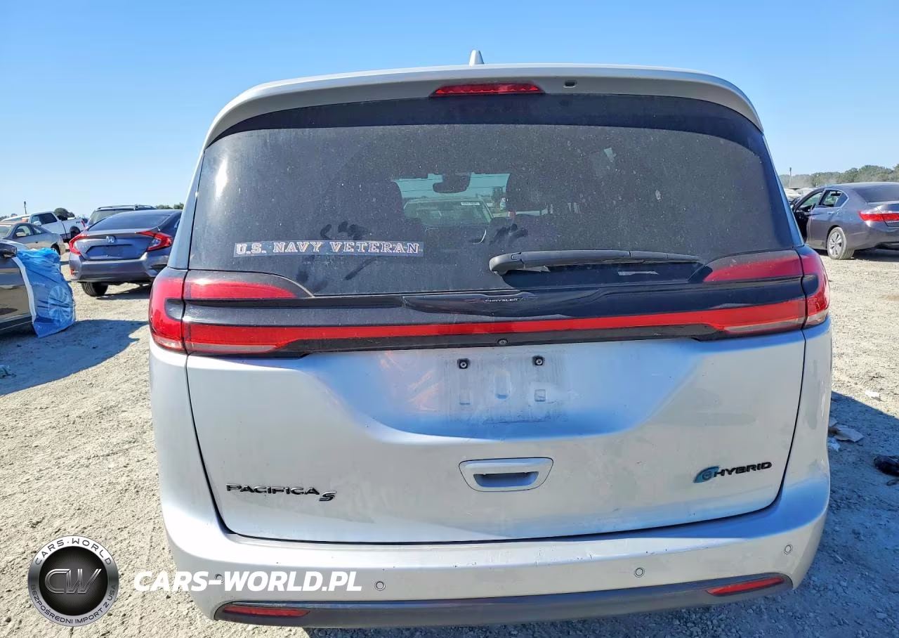 2022 Chrysler Pacifica Hybrid Touring L VIN:2C4RC1L74NR183655 - 6