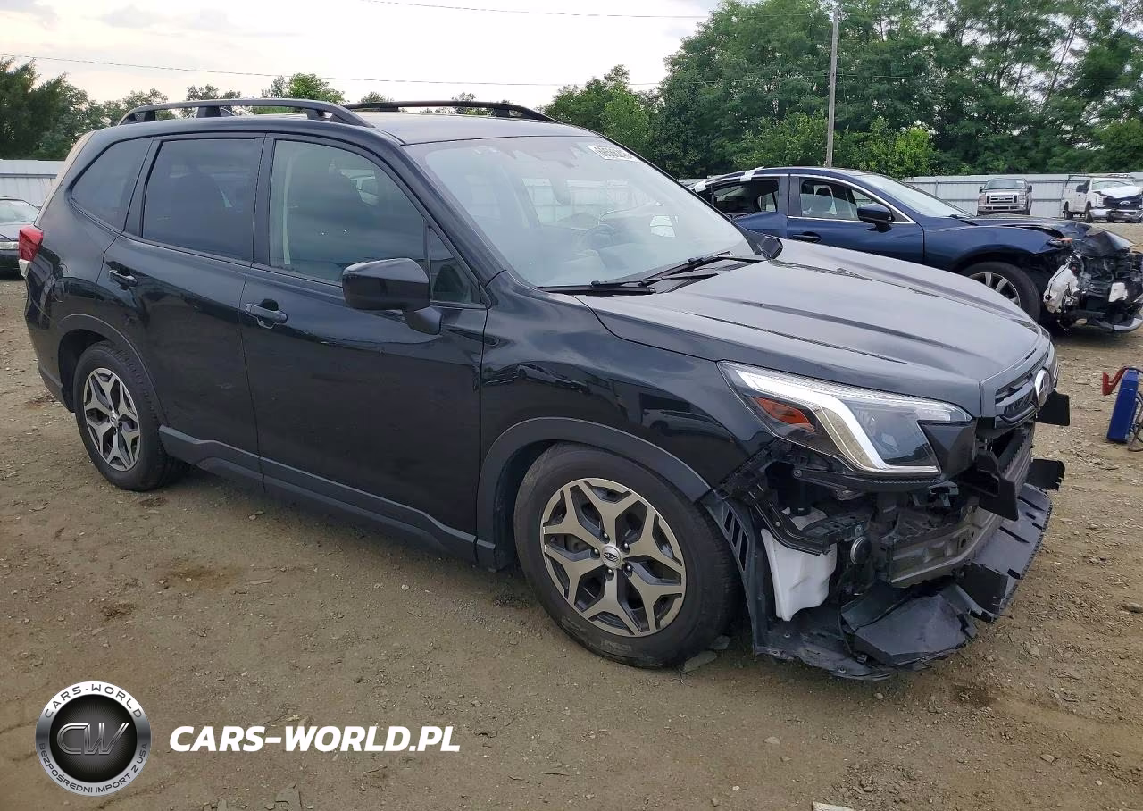 2023 Subaru Forester Premium VIN:JF2SKADC3PH528514 - 4