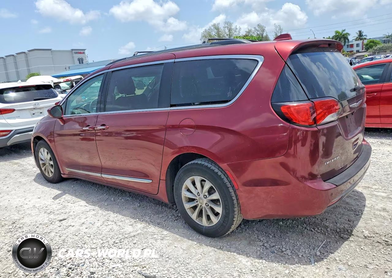 2017 Chrysler Pacifica Touring L VIN:2C4RC1BGXHR523462 - 2