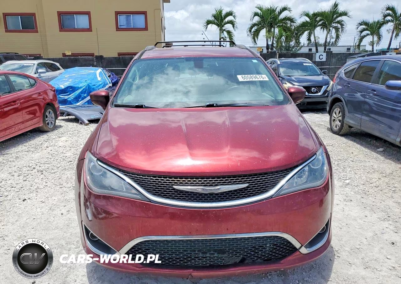 2017 Chrysler Pacifica Touring L VIN:2C4RC1BGXHR523462 - 5