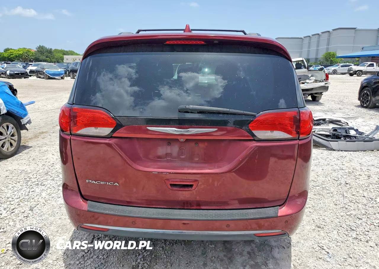 2017 Chrysler Pacifica Touring L VIN:2C4RC1BGXHR523462 - 6
