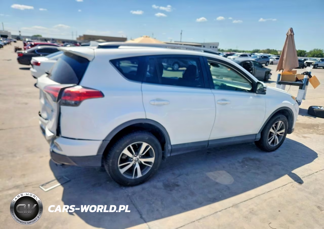 2018 Toyota Rav4 Xle VIN:2T3WFREVXJW425496 - 3