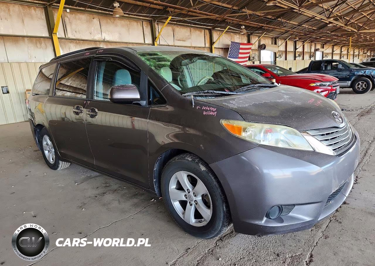 2013 Toyota Sienna Le VIN:5TDKK3DC2DS352895 - 4