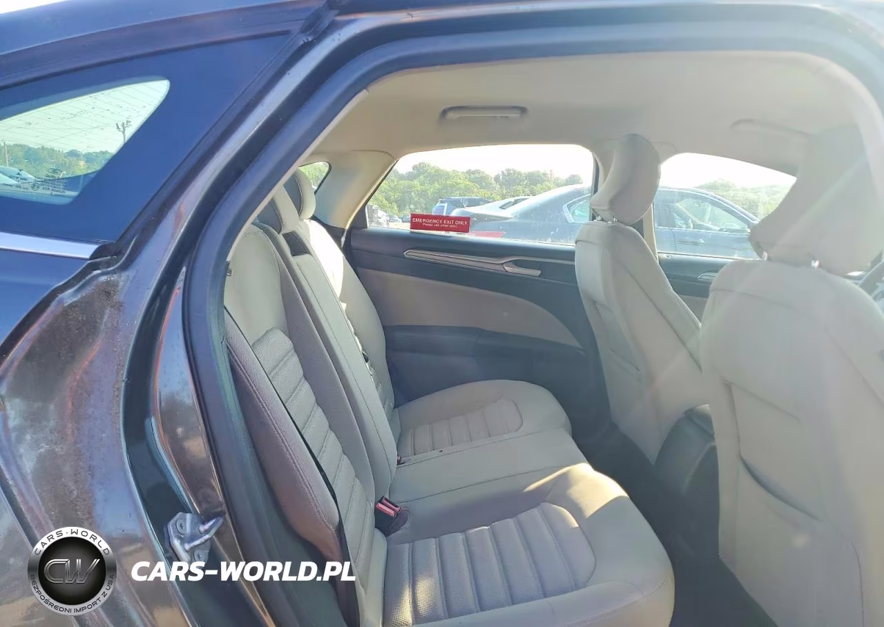 2019 Ford Fusion S VIN:3FA6P0G76KR102422 - 10