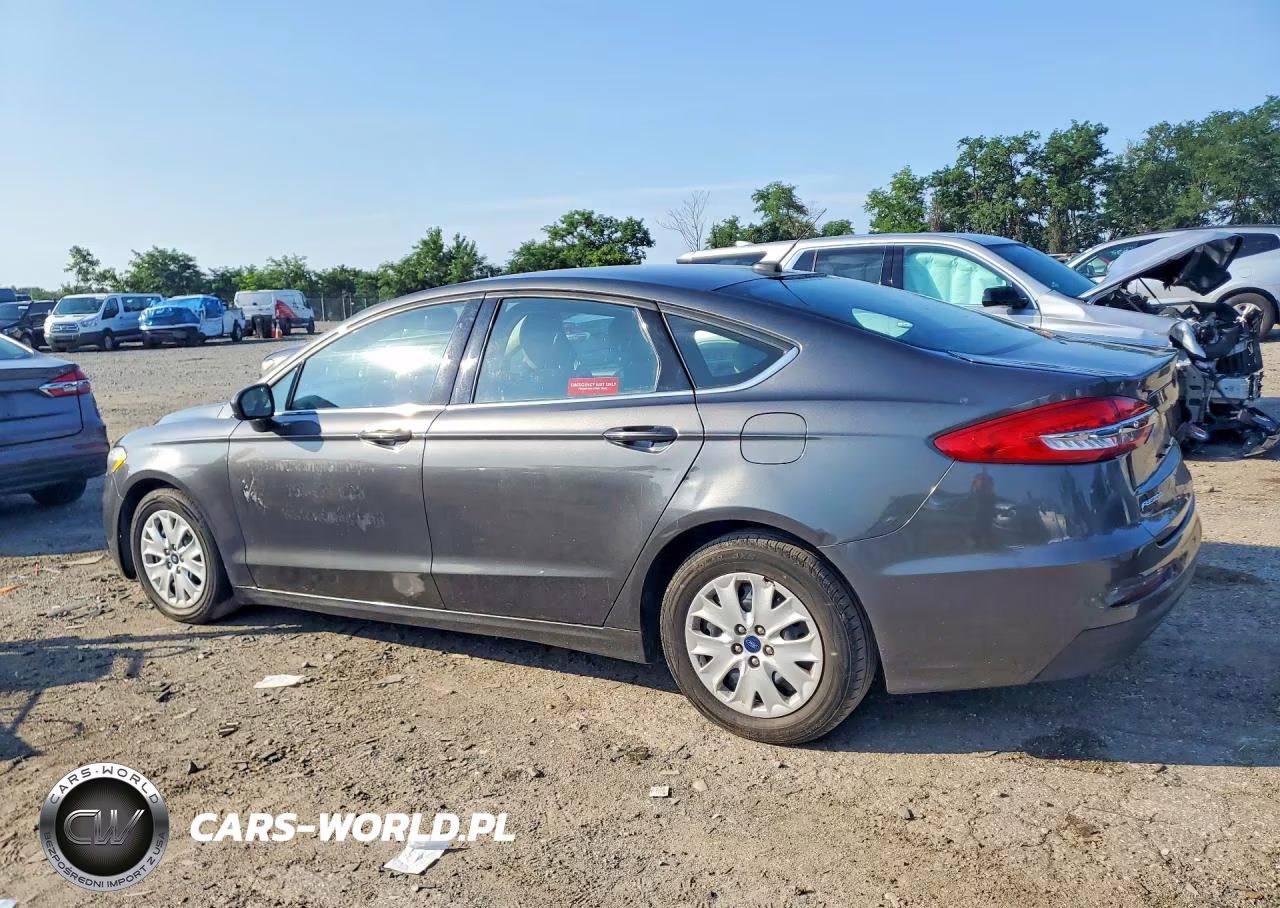 2019 Ford Fusion S VIN:3FA6P0G76KR102422 - 2