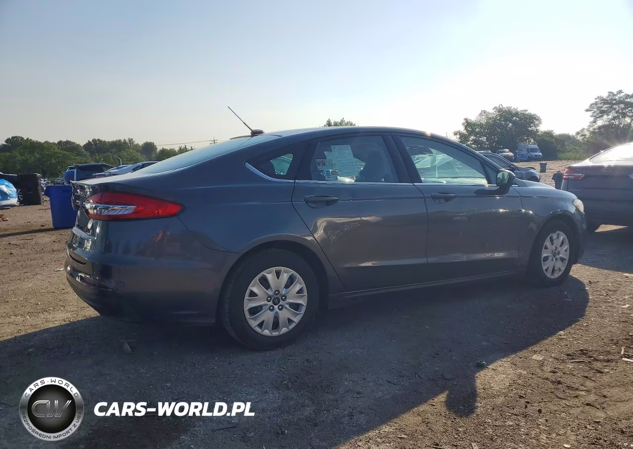 2019 Ford Fusion S VIN:3FA6P0G76KR102422 - 3