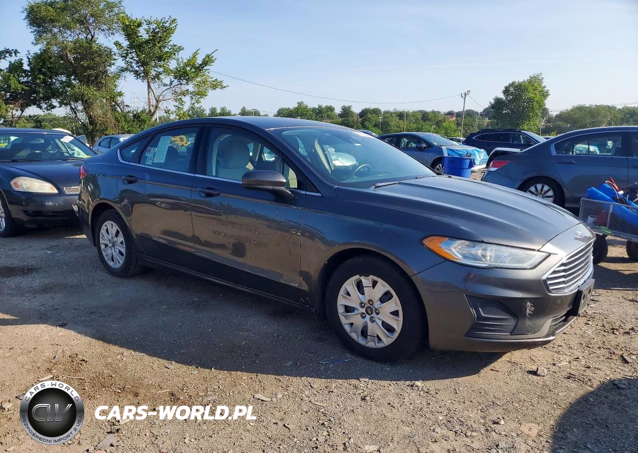 2019 Ford Fusion S VIN:3FA6P0G76KR102422 - 4