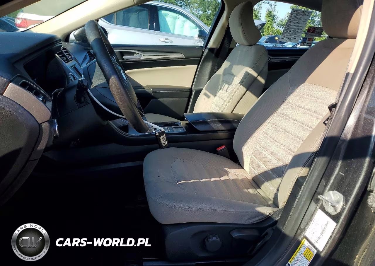 2019 Ford Fusion S VIN:3FA6P0G76KR102422 - 7