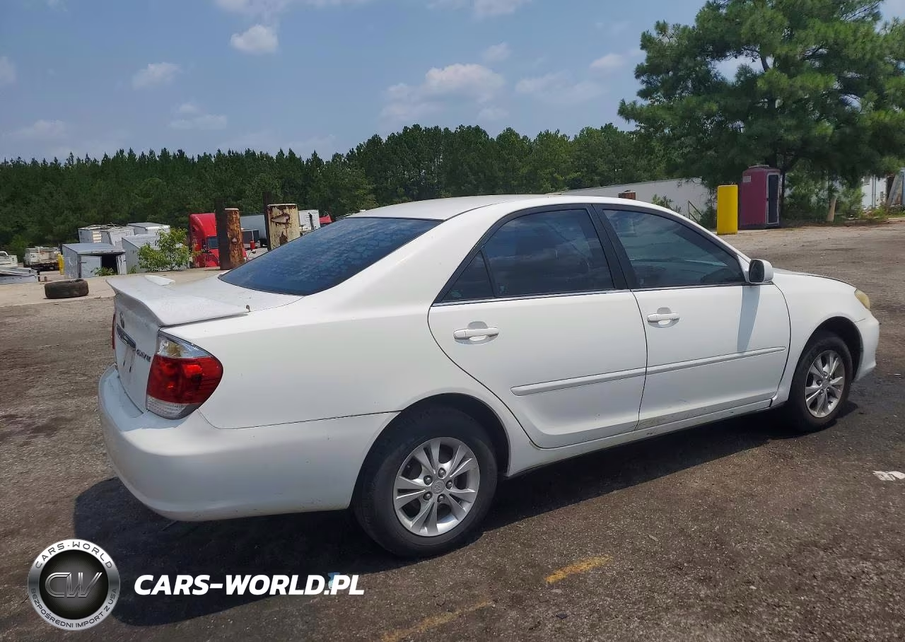 2005 Toyota Camry Le VIN:4T1BE32K55U584434 - 3
