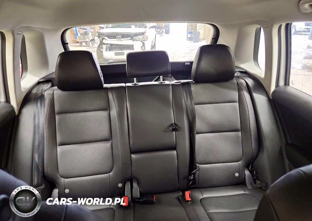 2016 Volkswagen Tiguan S VIN:WVGAV7AX3GW529083 - 10