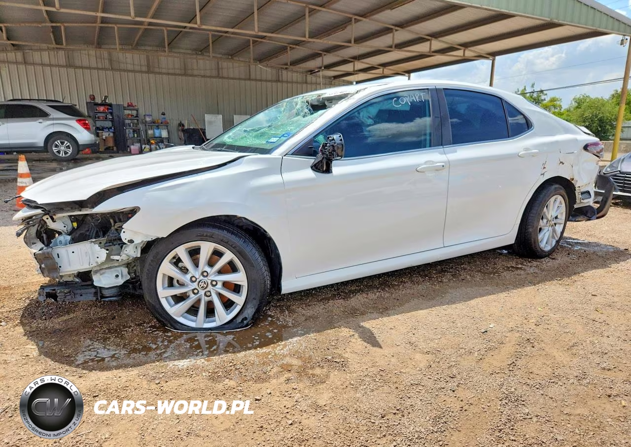 2023 Toyota Camry Le – zdjęcie 1 z 13