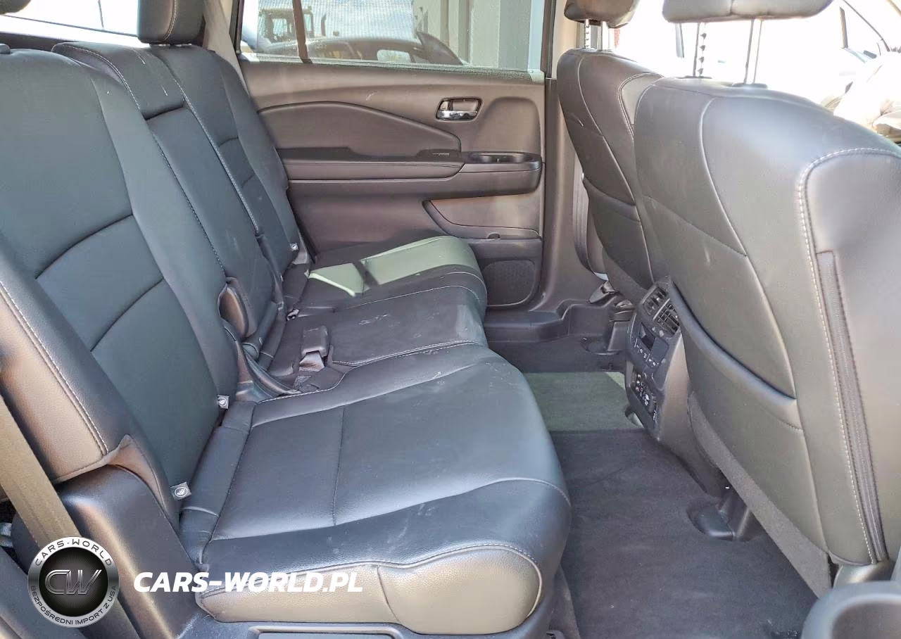 2018 Honda Pilot Touring VIN:5FNYF6H96JB051772 - 11