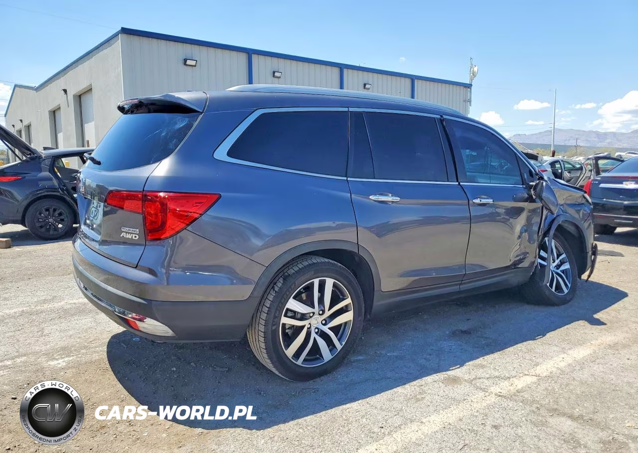 2018 Honda Pilot Touring VIN:5FNYF6H96JB051772 - 3