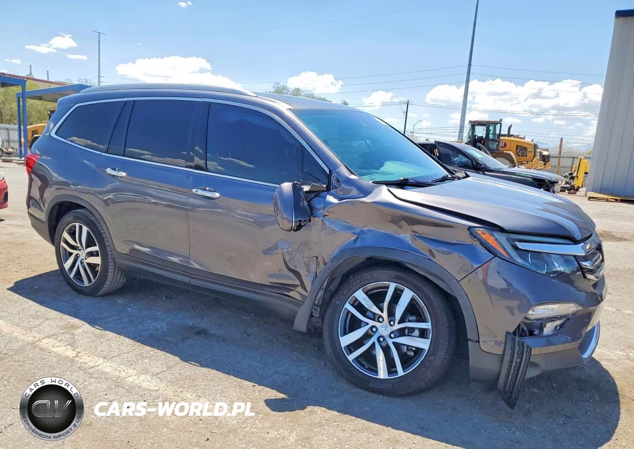 2018 Honda Pilot Touring VIN:5FNYF6H96JB051772 - 4