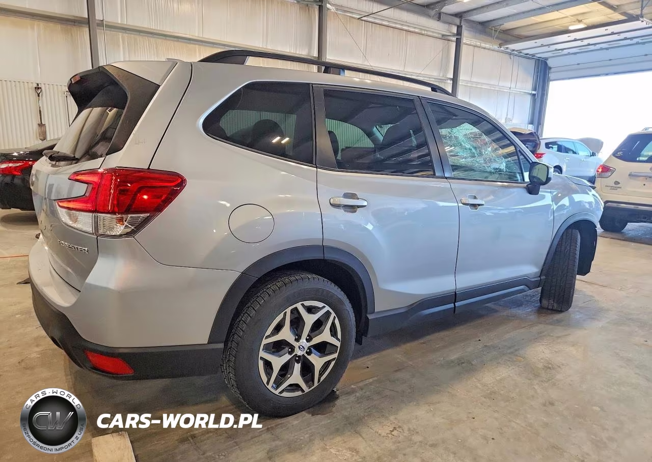 2020 Subaru Forester Premium VIN:JF2SKAGC8LH467182 - 3