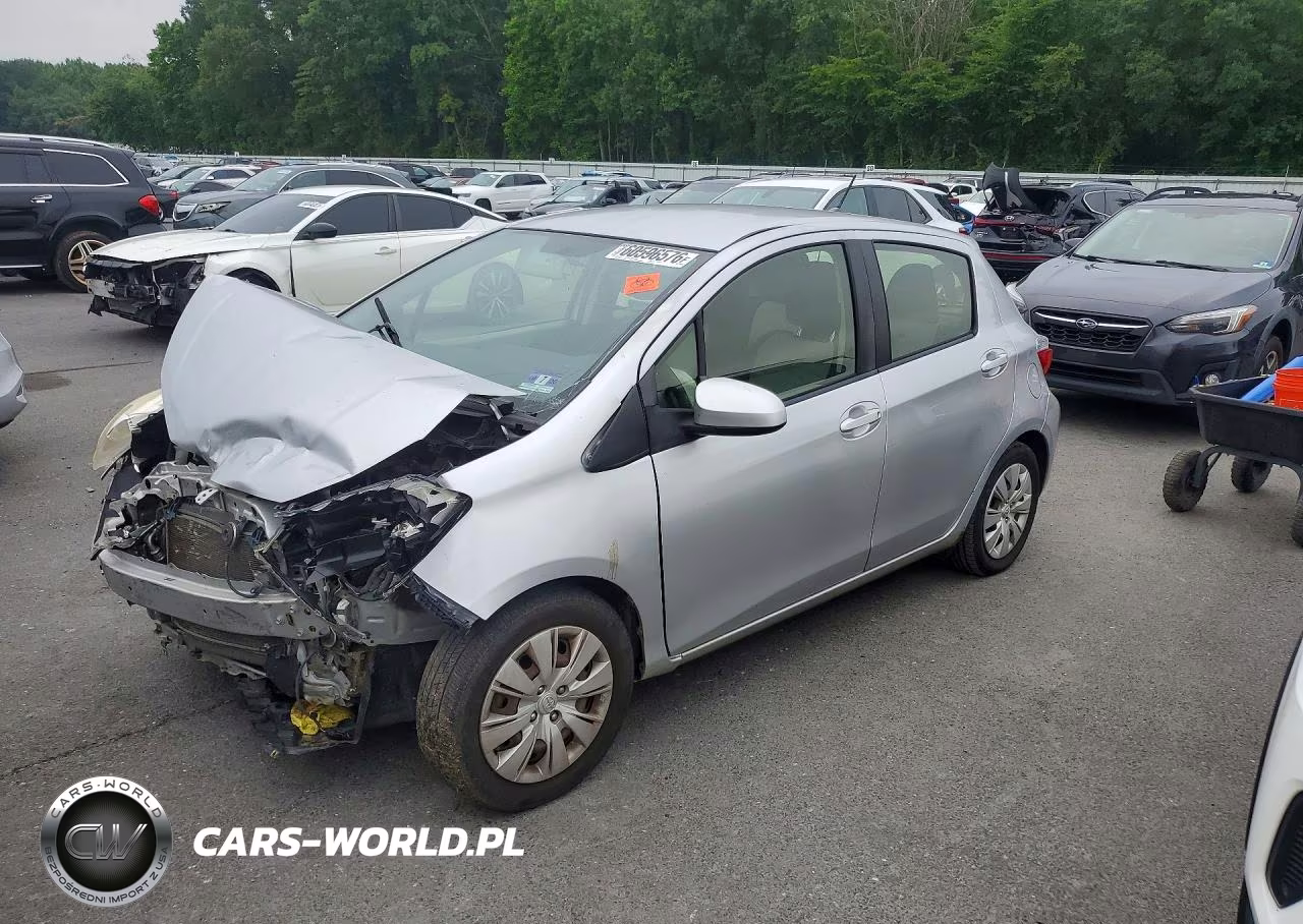 2013 Toyota Yaris 5-Door Le