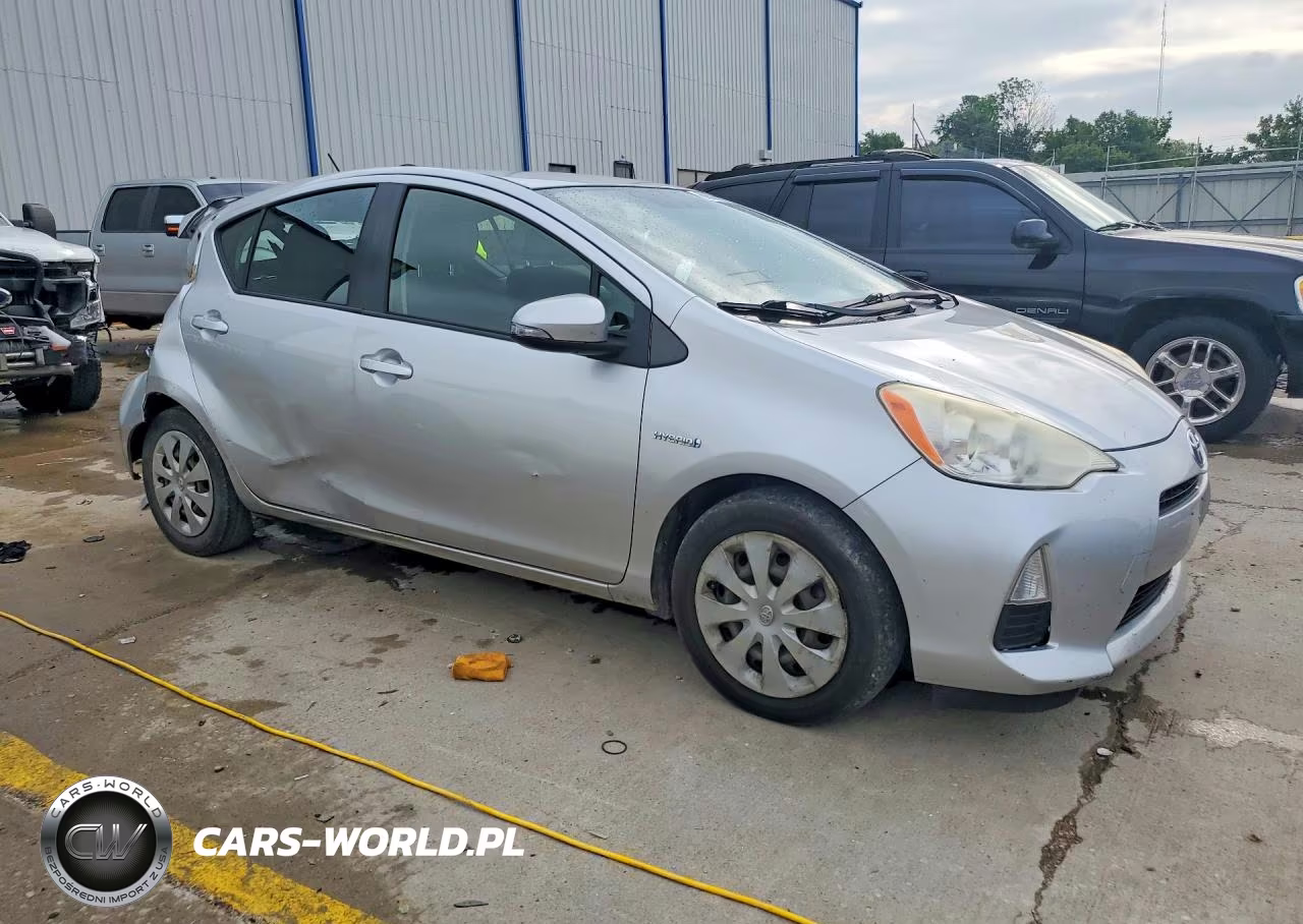 2012 Toyota Prius C Two VIN:JTDKDTB3XC1509064 - 4