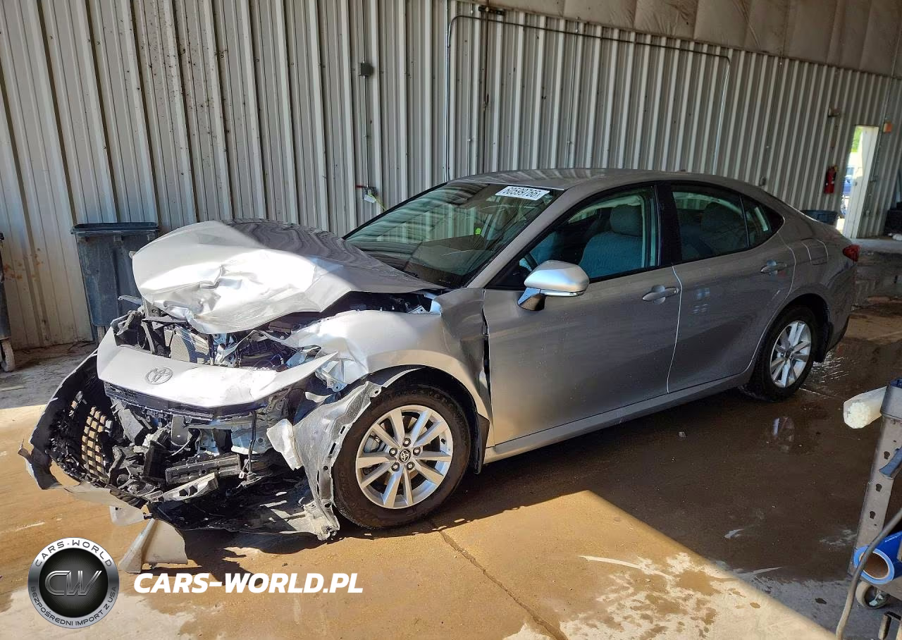 2025 Toyota Camry Le – zdjęcie 1 z 13